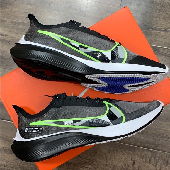 nike zoom gravity black ghost green